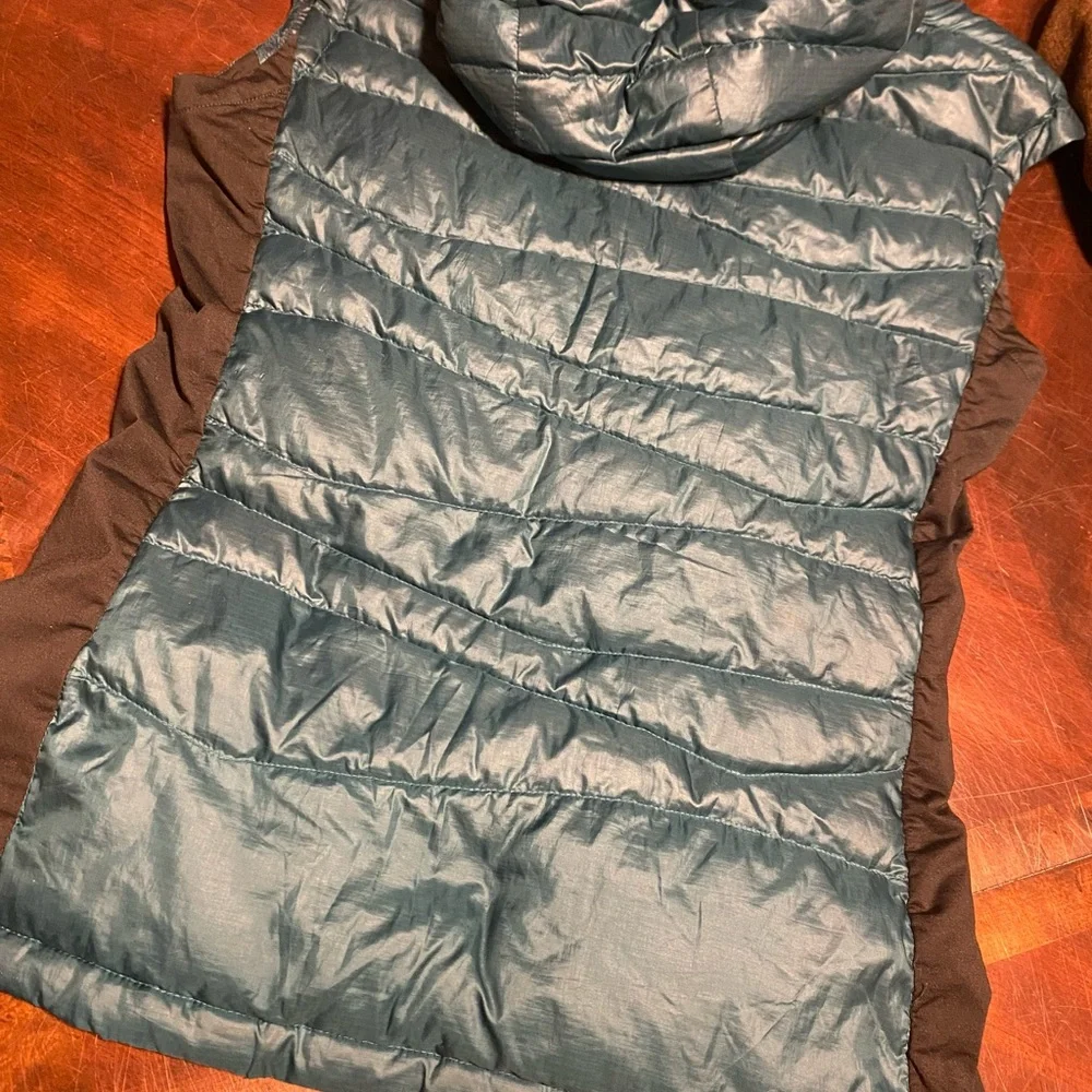 Women's Quilted Hooded Vest - Teal - Picture 5 of 6